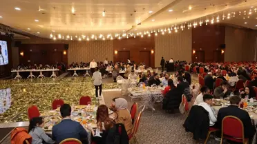 İftar sofrasında yetim çocuklar