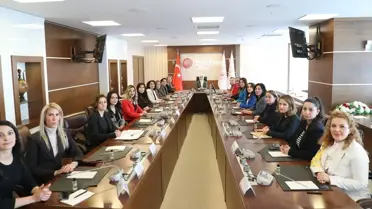 Toplantı sırasında Bakan Göktaş konuşma yapıyor