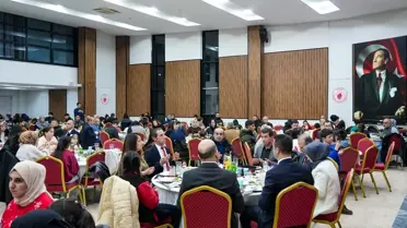 İftar sofrasında Hakkari Valisi ve yetim çocuklar