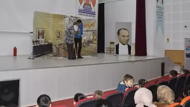 Tablet Ahmet oyunundan bir sahne