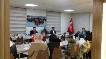 Yetim ve öksüz çocuklara sunulan hediyeler