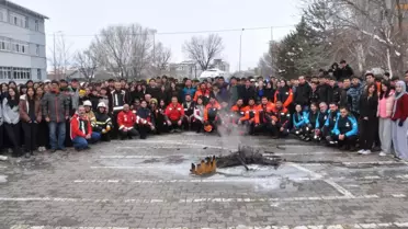 Deprem tatbikatı sırasında sınıf içi sahne