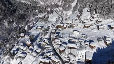 Drone çekimiyle Ayder Yaylası'nda kar manzarası