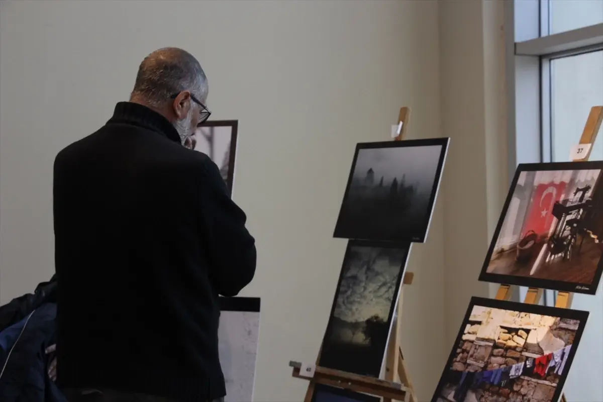 Antalya’da Kadın Fotoğrafçılara Özel “Zamanın İzleri” Sergisi Açıldı