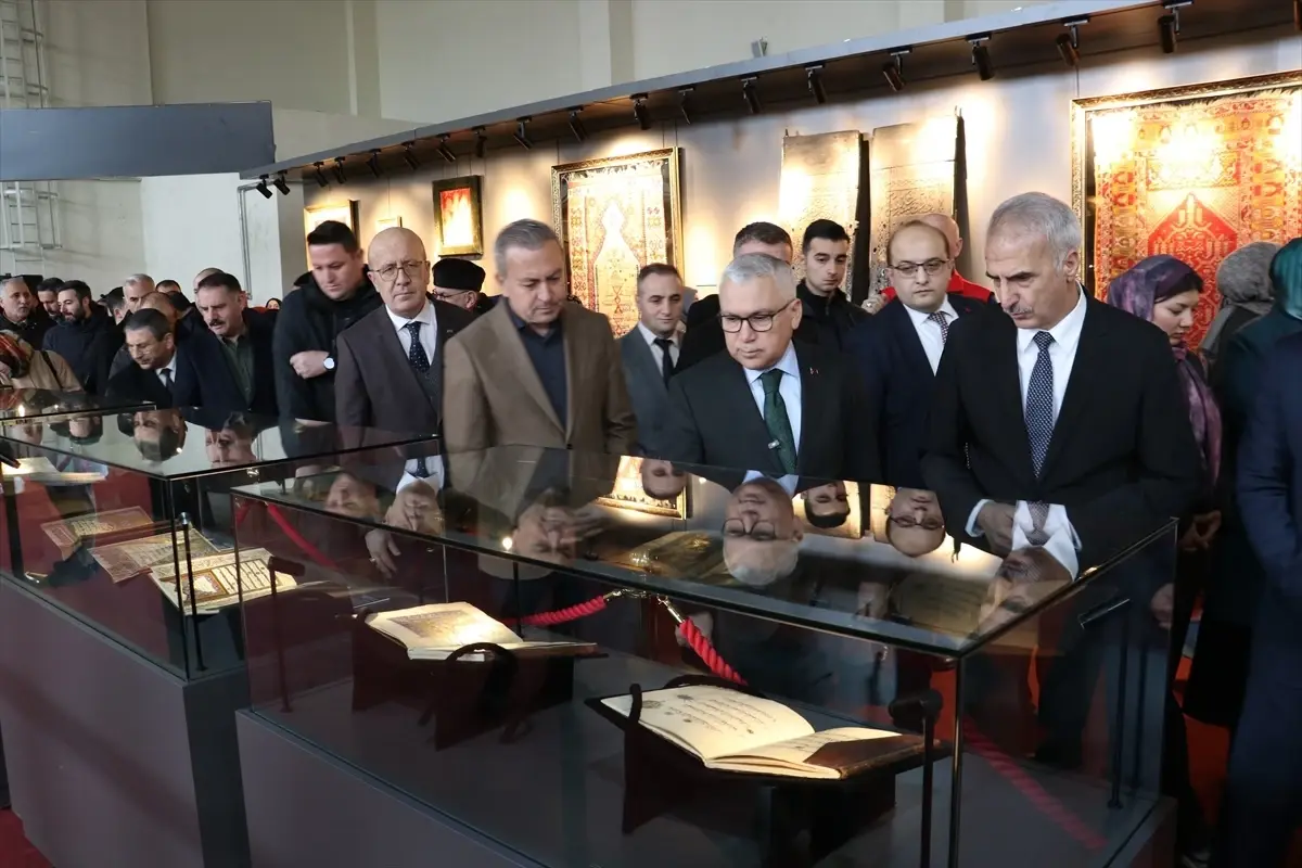 Sivas’ta Kutsal Emanetler ve Vakıf Eserleri Sergisi Kapılarını Açtı