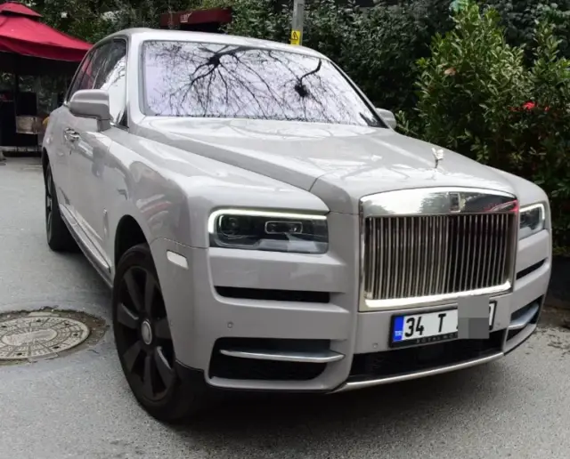 Rolls‑Royce Cullinan ön görünüm