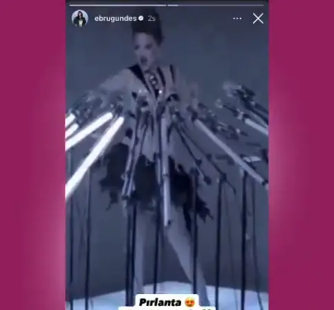 Ebru Gündeş’in paylaştığı şarkı sözü