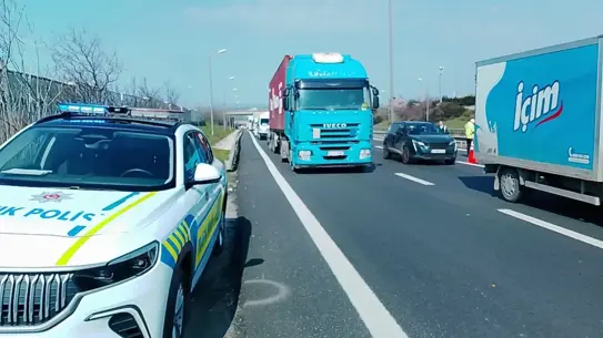 Kaza anında yanmış otomobil