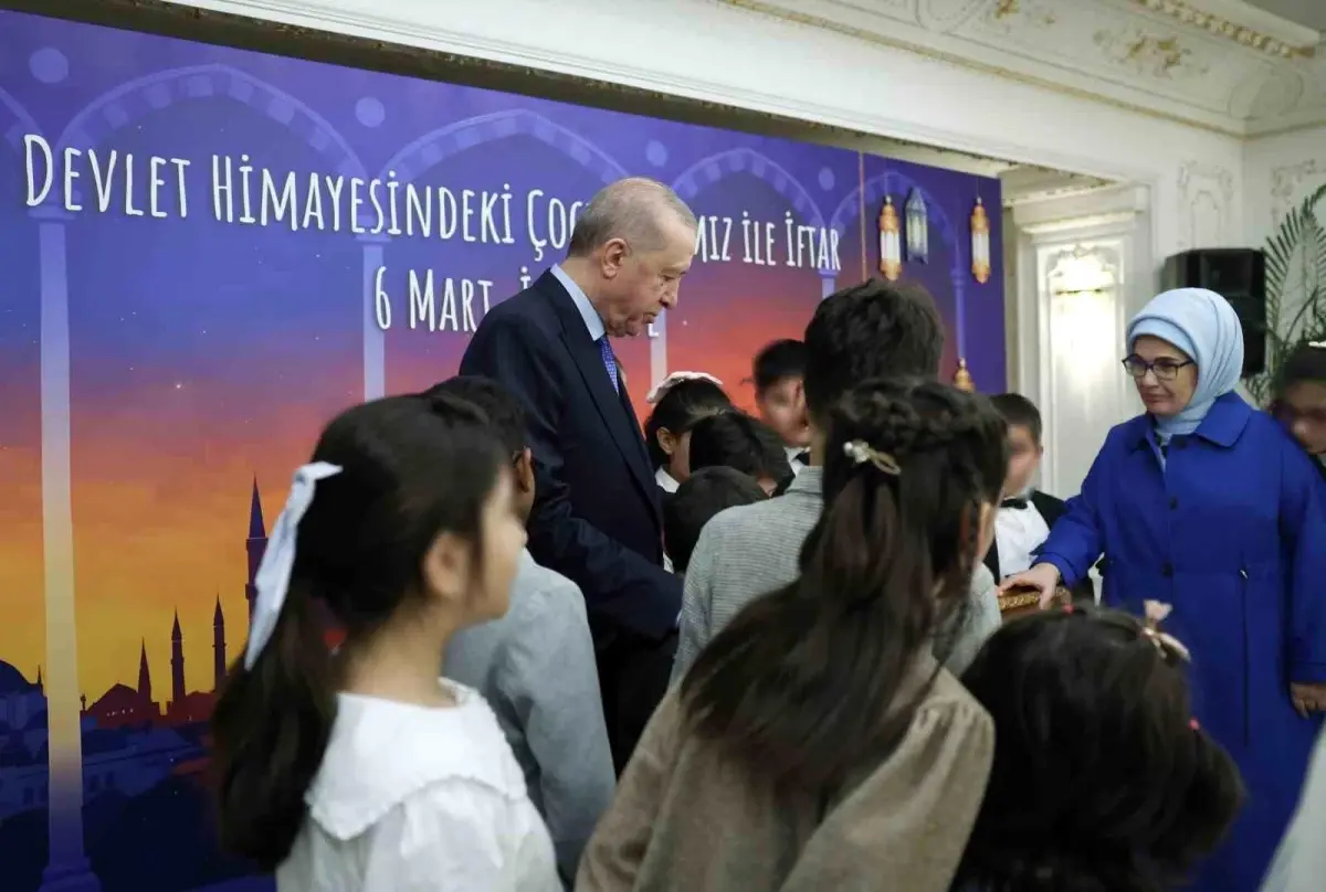 Erdoğan, devlet himayesi altındaki çocuklarla Ramazan iftarını paylaştı