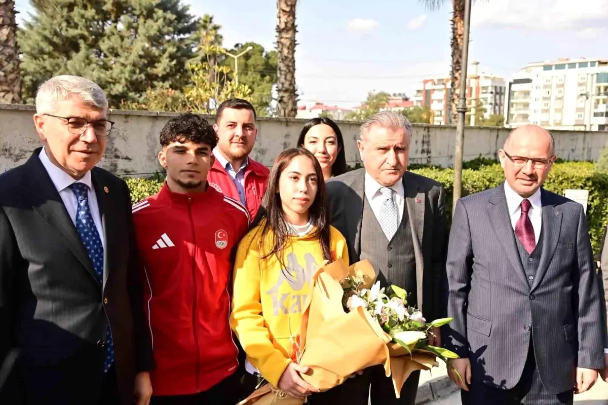 Gençlik ve Spor Bakanı Bak'tan 12 Milyon Genç İçin Yüzme Atölyesi