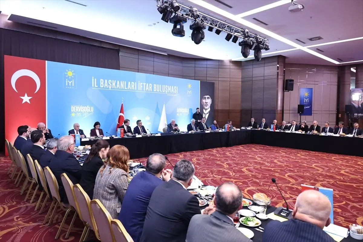İYİ Parti Lideri Müsavat Dervişoğlu, Ankara’da İl Başkanlarıyla Ramazan Sofrasını Paylaştı