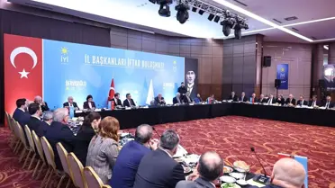 İftar sofrasında parti yöneticileri
