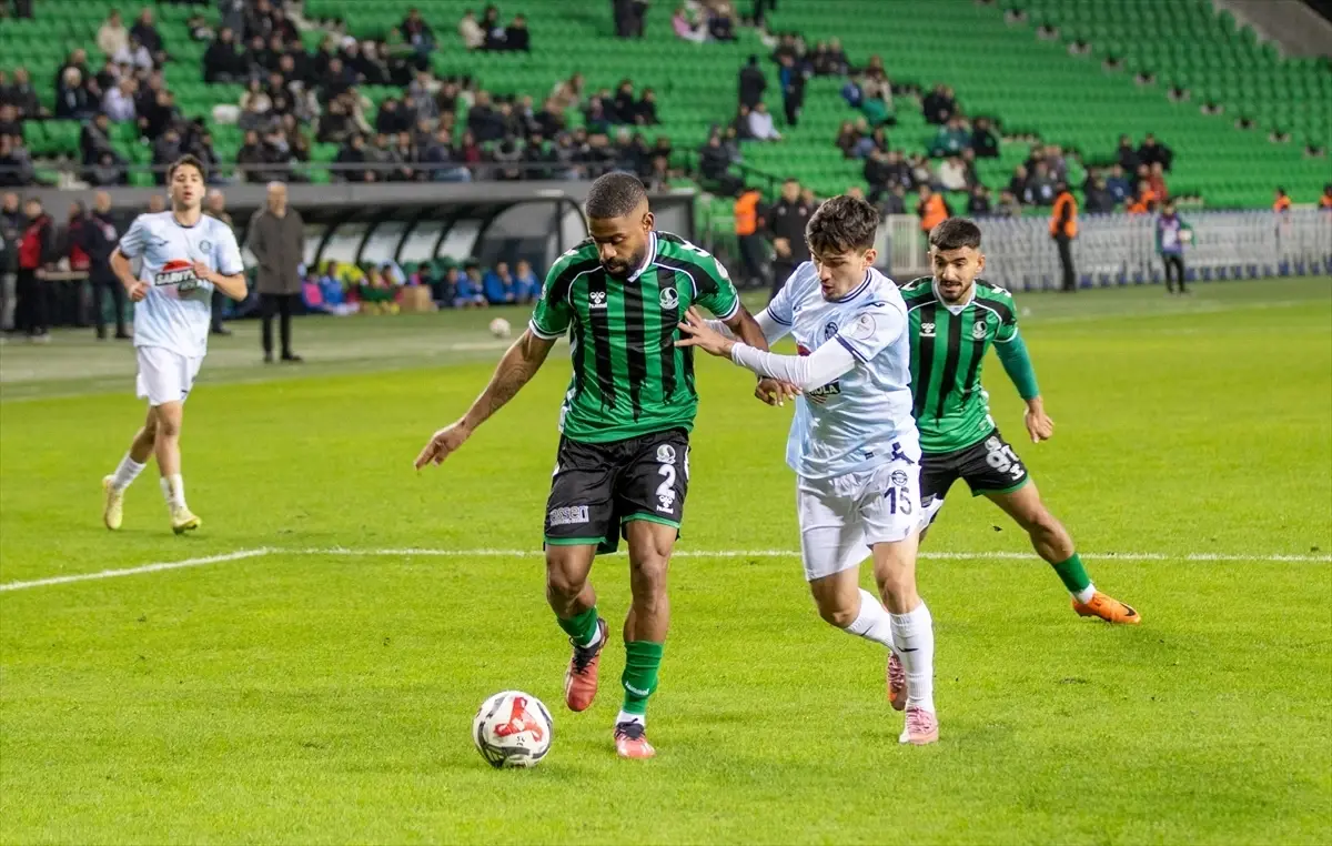 Sakaryaspor, Adana Demirspor'u 4-0'lık Şampiyonluk Performansıyla Yendi