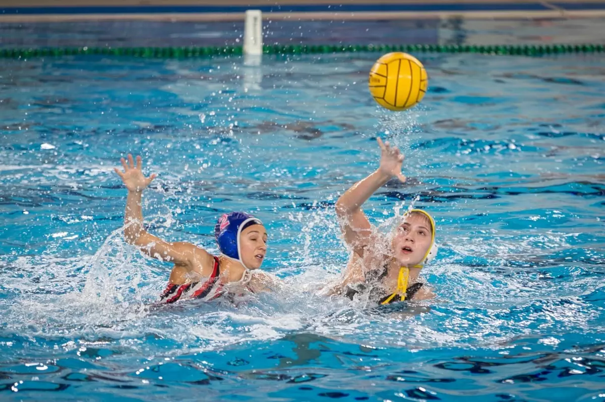 İzmir'de Kadınlar Sutopu Şampiyonası Göztepe'nin Zaferiyle Parladı