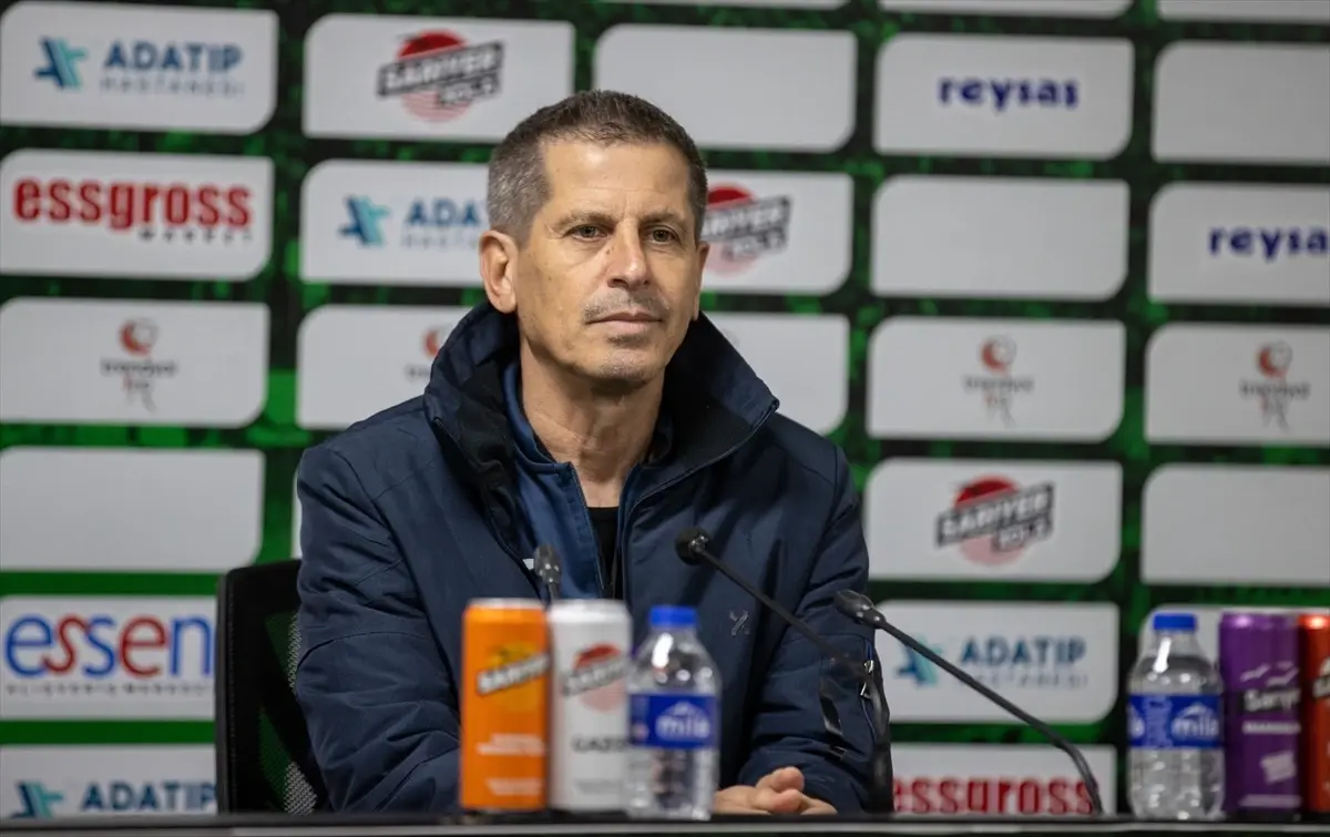 Sakaryaspor, Adana Demirspor'u 4-0'lık Şampiyonluk Performansıyla Geçti