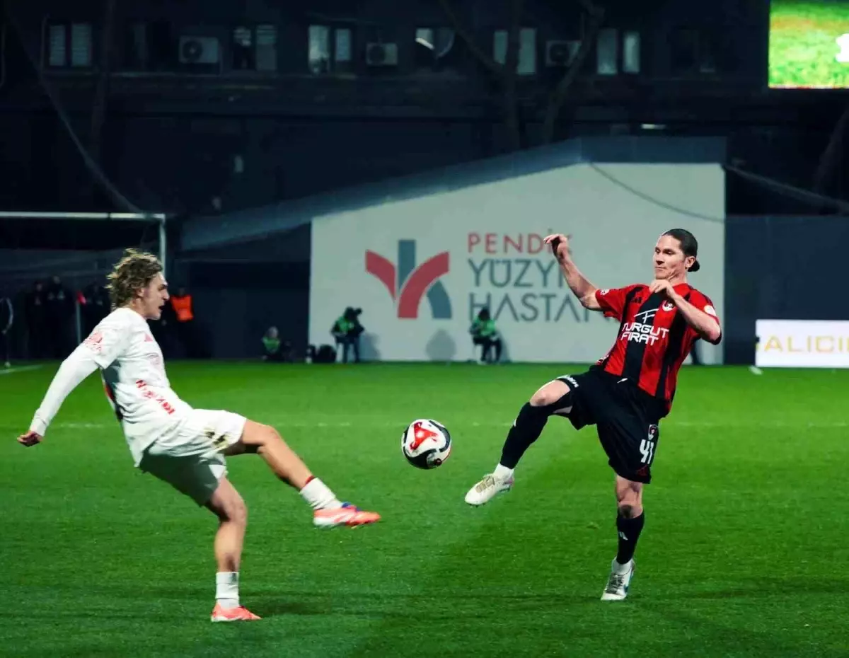 Pendikspor ve Vanspor FK 1-1'lik Beraberlikte Golleri Paylaştı