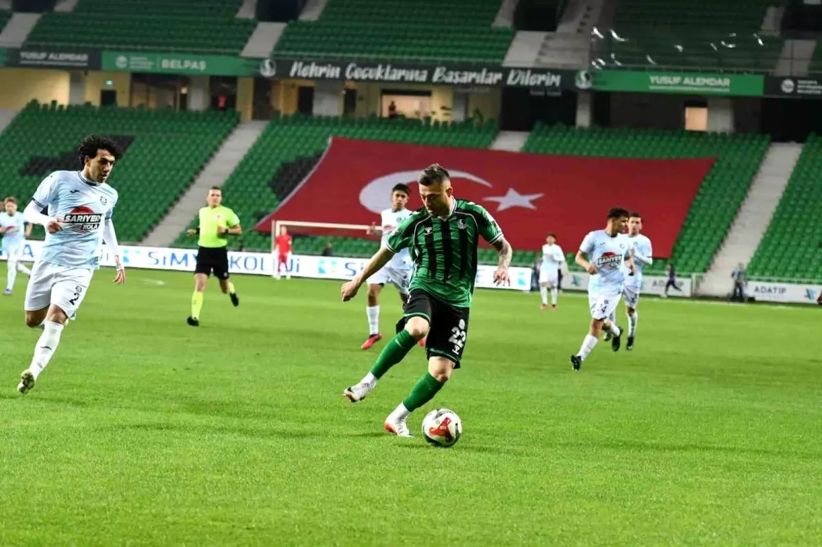 Sakaryaspor, Adana Demirspor'u 4-0'lık Farkla Bozguna Gönderdi