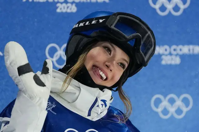 Eileen Gu moda etkinliğinde