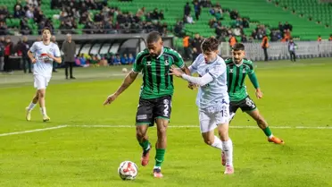 Sakaryaspor, Adana Demirspor'u 4-0'lık Şampiyonluk Performansıyla Yendi