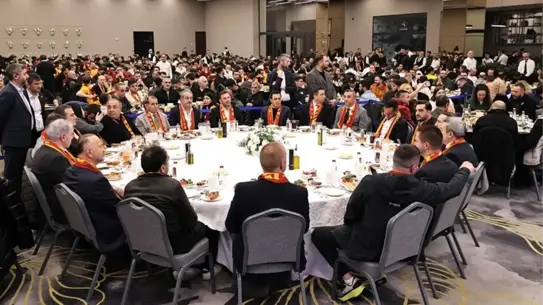 Galatasaray teknik heyeti ve Ultraslan taraftarları