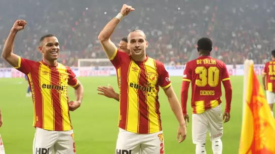 Stadyumda Göztepe ve Başakşehir takımları