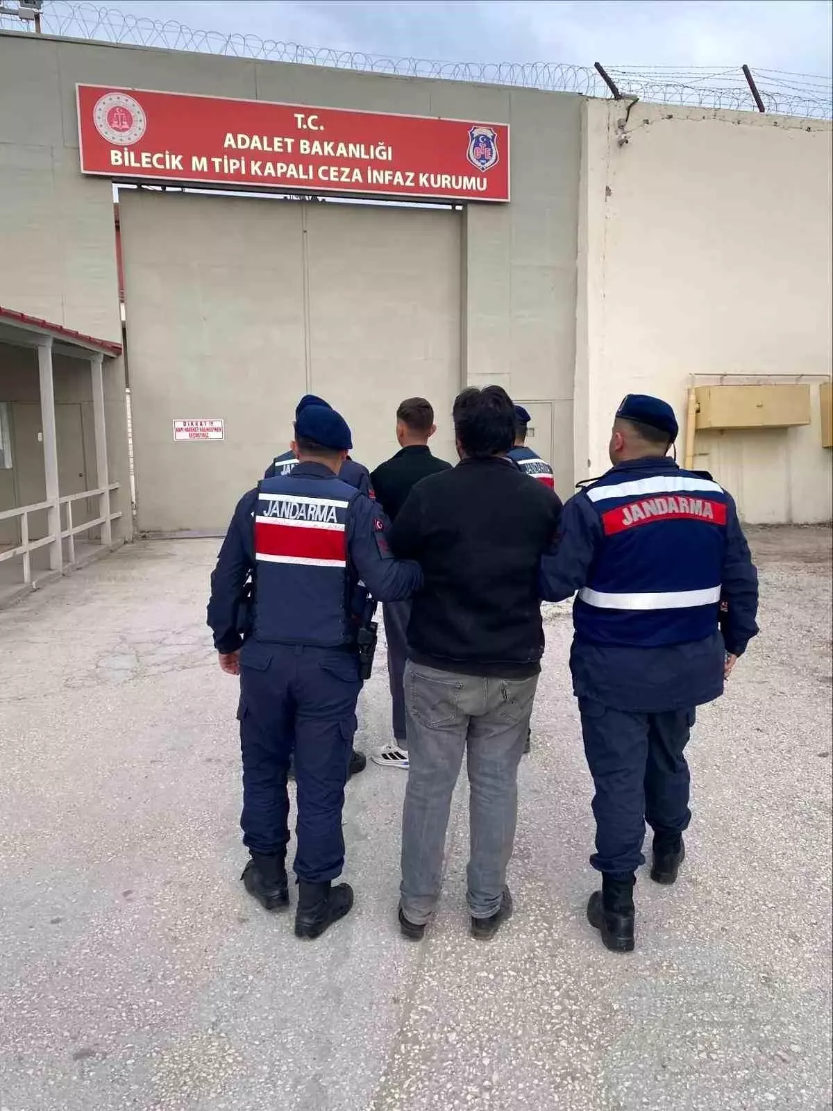 Bilecik'te Jandarma Operasyonu: Aranan Şahıs Güvenli Şekilde Yakalandı