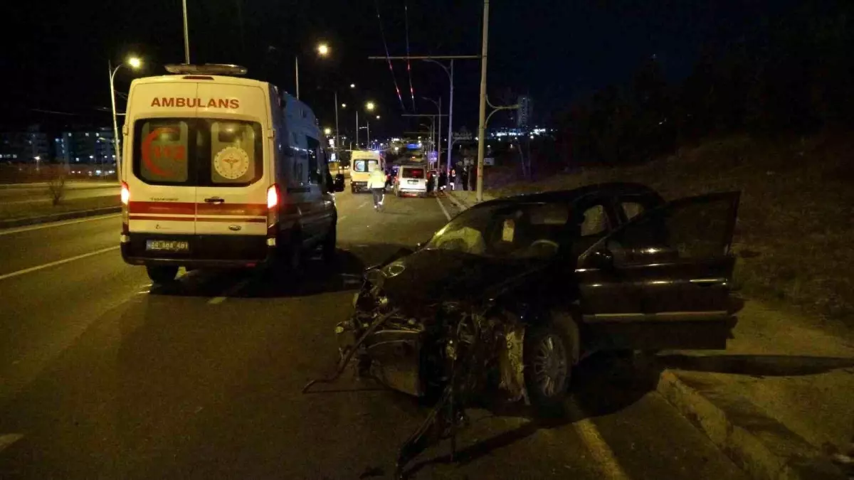 Malatya’da Hafif Ticari Araç Çarpışması Sonucu 4 Yaralı