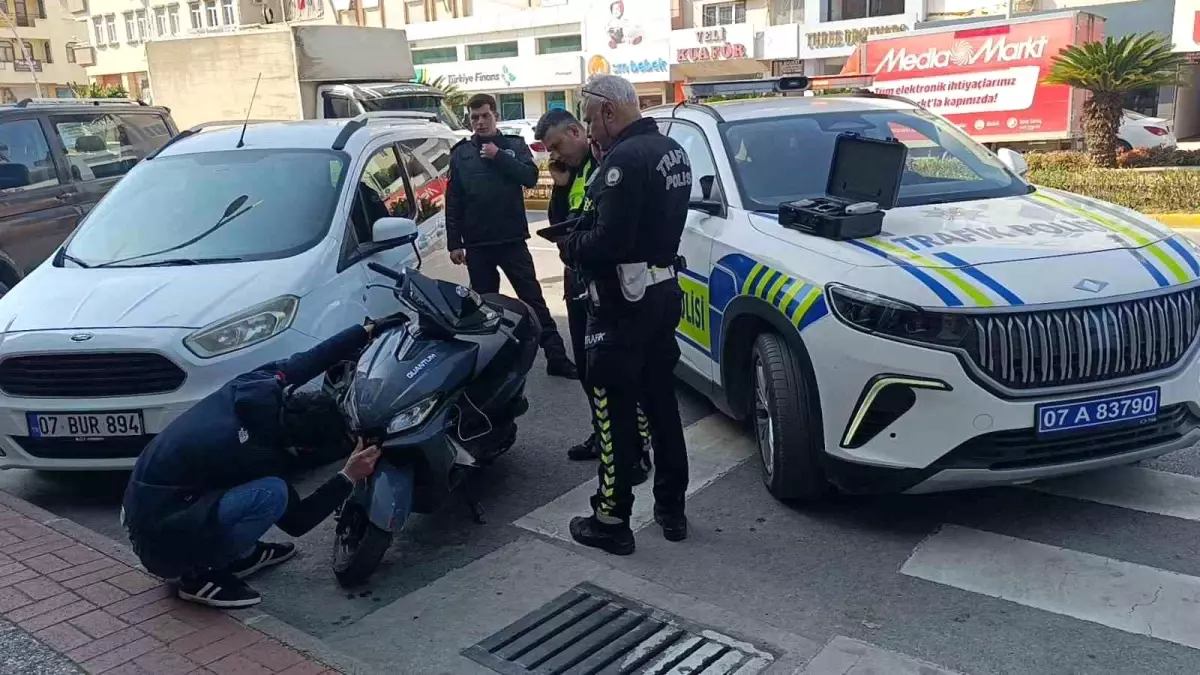 Manavgat’ta Plakasız Motosiklet Sürücüsüne 48.719 TL’lik Para Cezası Kesildi
