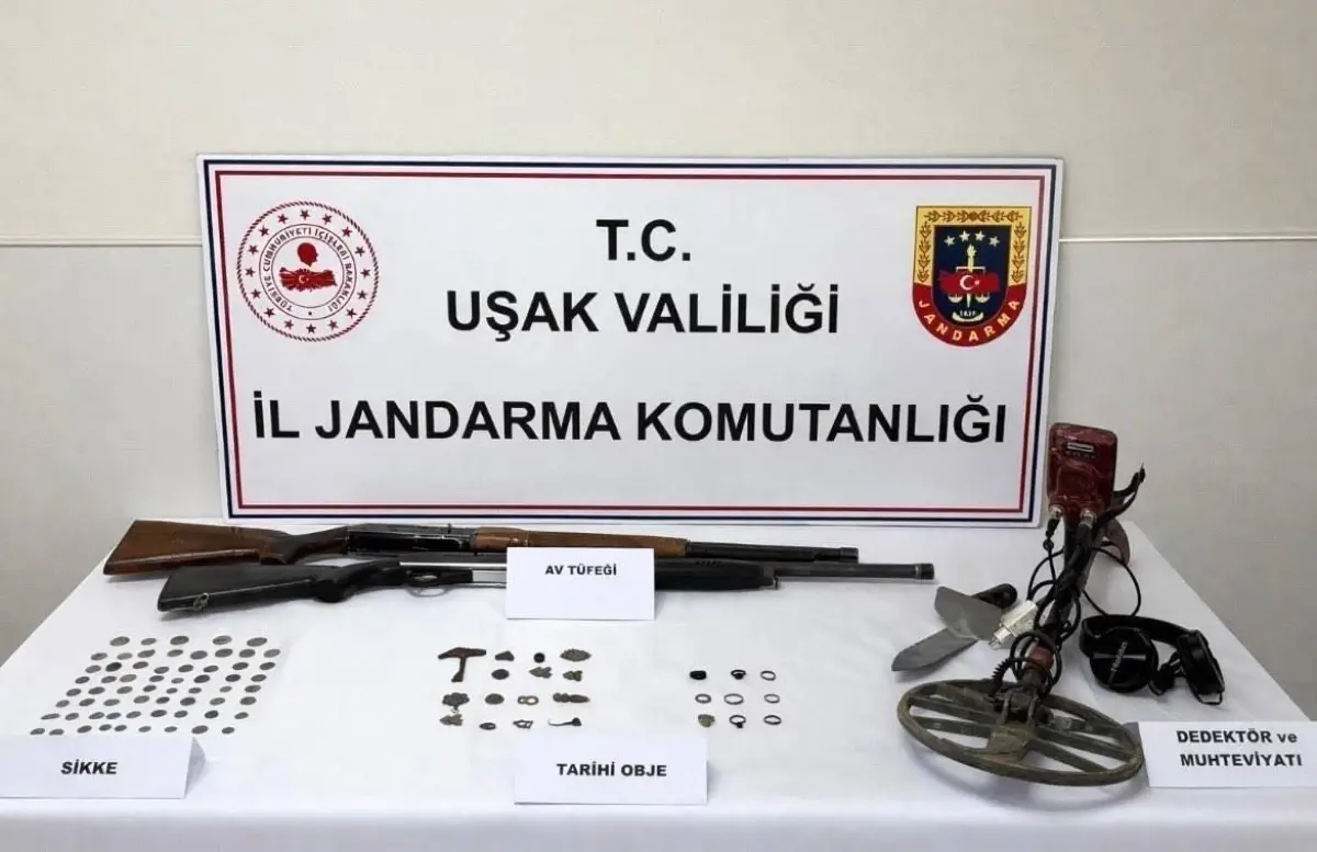 Uşak Banaz’da Jandarma Operasyonu: 63 Sikke ve 24 Tarihi Eser Ele Geçirildi