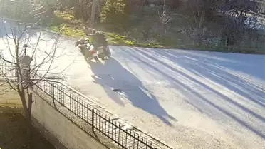 Afyonkarahisar’da İki Motosiklet Çarpıştı: 3 Yaralı