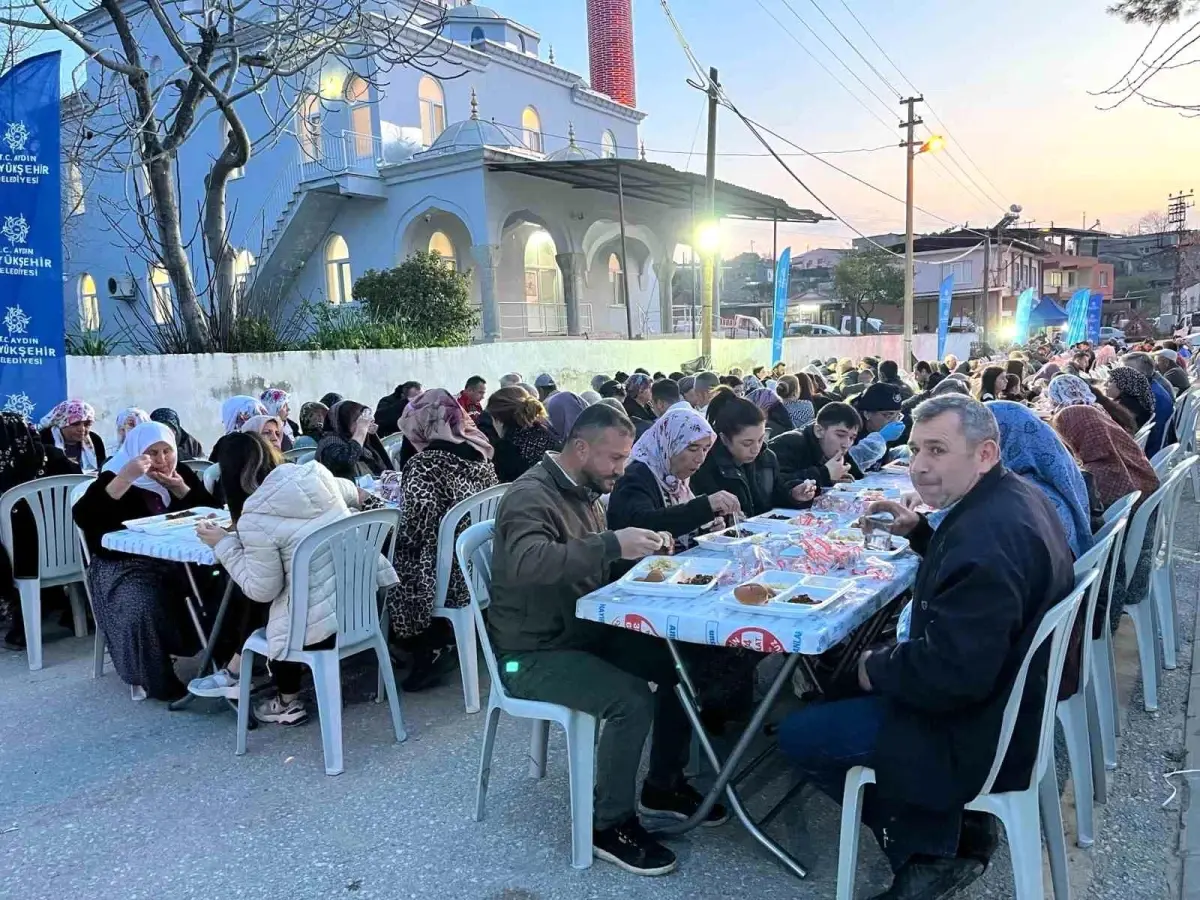 Binlerce Aydınlı, Büyükşehir Belediyesi'nin Ramazan İftar Sofrası ile Buluştu