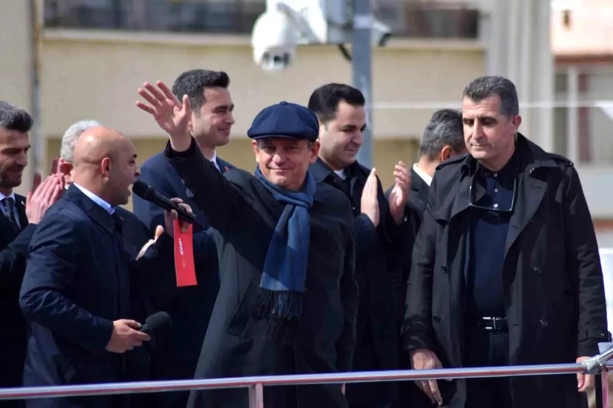 CHP Lideri Özgür Özel, Karaman’da ‘Birinci Parti Olacağız’ Sözleriyle Seçim Mücadelesini Hızlandırdı