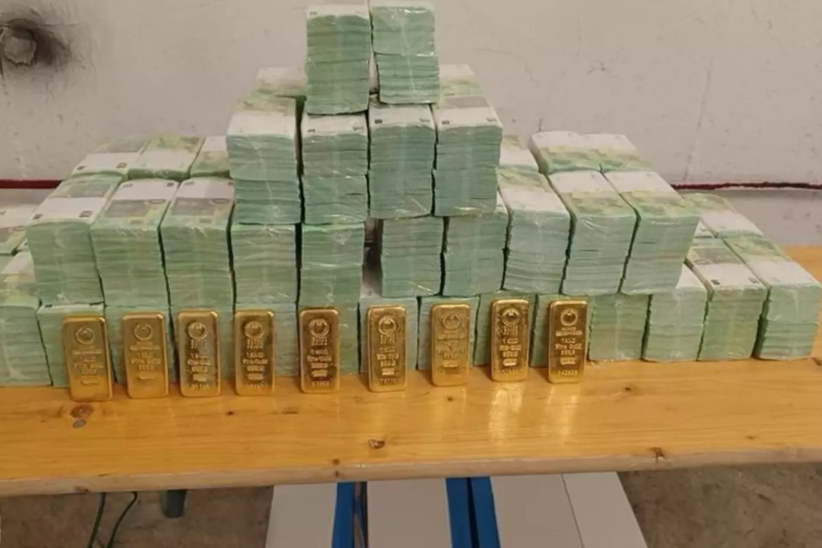 Budapeşte'de Ukrayna'ya Ait Zırhlı Araçlar ve Milyonlarca Euro ve Altın El Konuldu