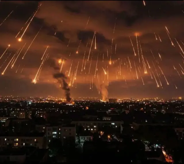 Patlamış bina kalıntısı