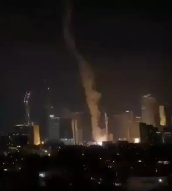 Patlama sonrası dumanlı gökyüzü