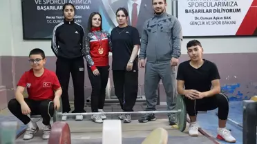 Şaziye Erdoğan yarışmada genç sporculara mentorluk yapıyor