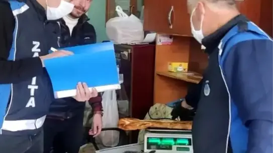 Denetim yapan zabıta ekipleri