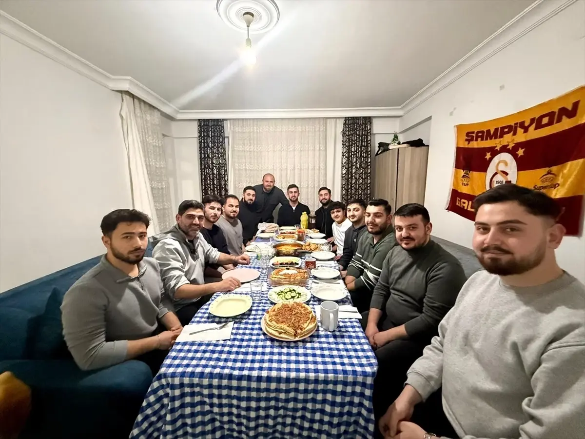 Karabük’te Sahur Buluşması: AK Parti İl Başkanı Ferhat Salt, Öğrencilerle Bir Araya Geldi