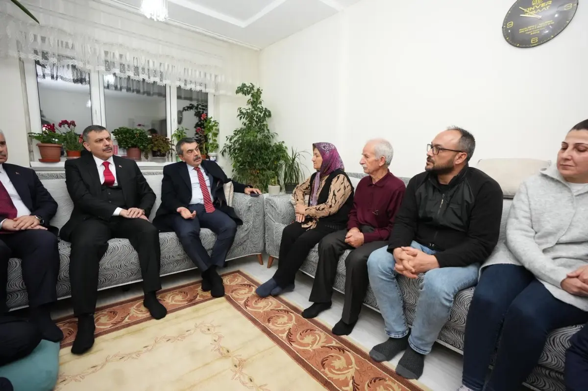 Bakan Tekin ve Çiftçi, Fatma Nur Çelik’in Ailesine Taziye Ziyareti Gerçekleştirdi
