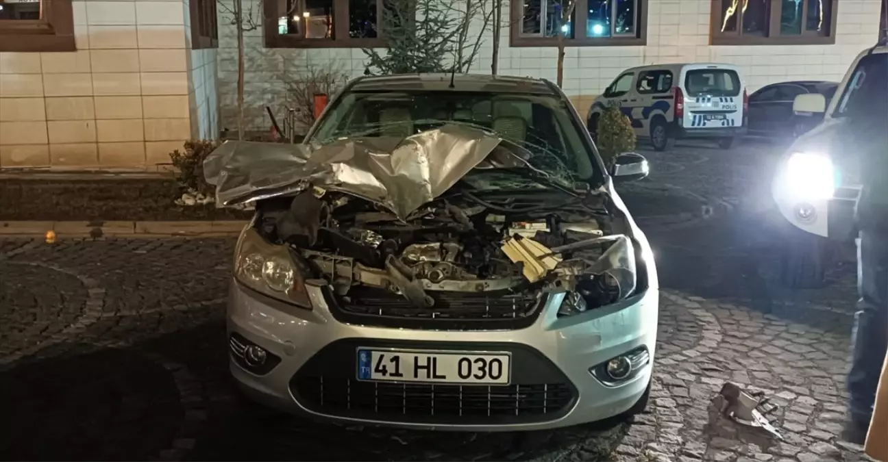 Bingöl'de Kontrolden Çıkan Araç 3 Araca Çarparak 4 Yaralı Bıraktı