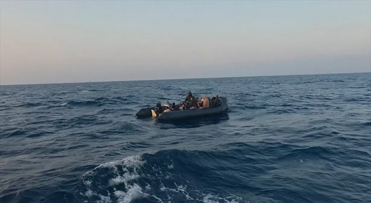 Ayvacık’ta Bot Operasyonu ile 39 Düzensiz Göçmen Gözaltına Alındı