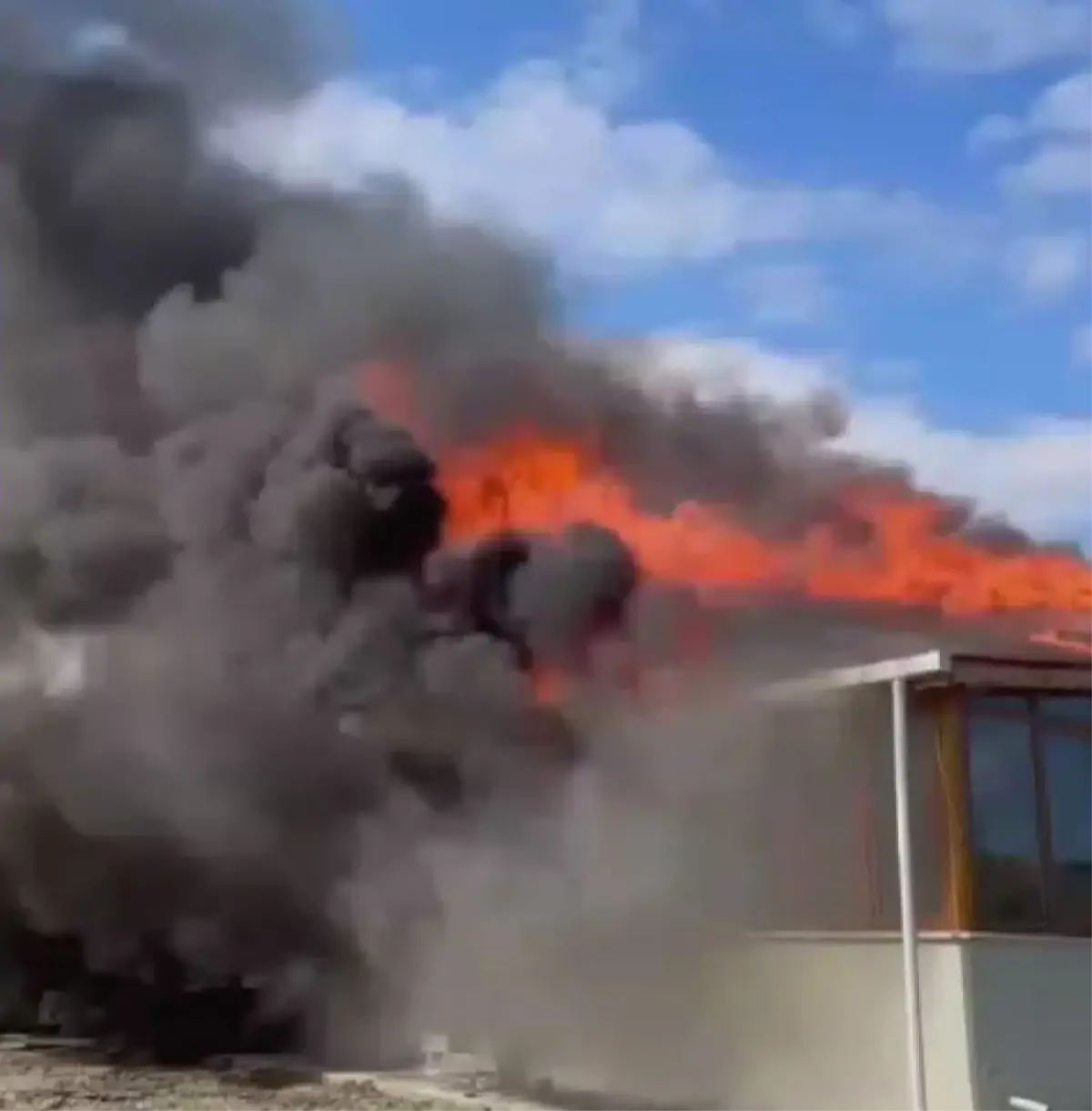 Çatalca'da Tek Katlı Evde Çıkan Yangın Kullanılamaz Hale Geldi