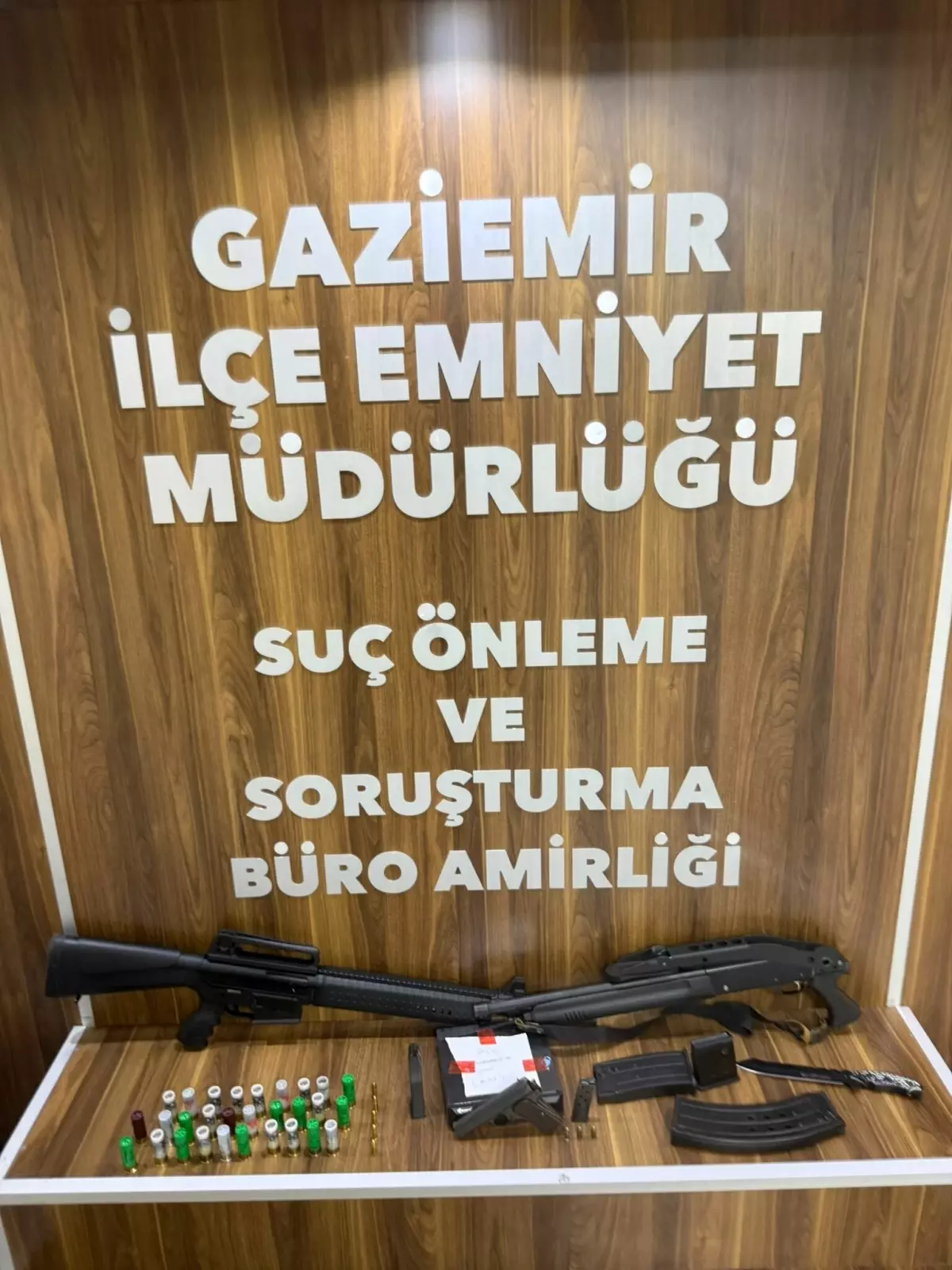 İzmir Gaziemir’de Zorla Sözleşme Olayı: 3 Şüpheli Gözaltına Alındı