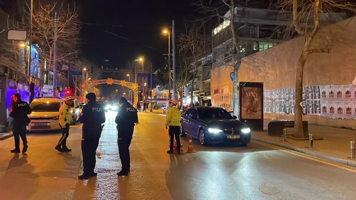 Kadıköy Trafik Denetiminde Makas Yapan Sürücüye 90 Bin Lira Para Cezası ve Ehliyetine El Konuldu