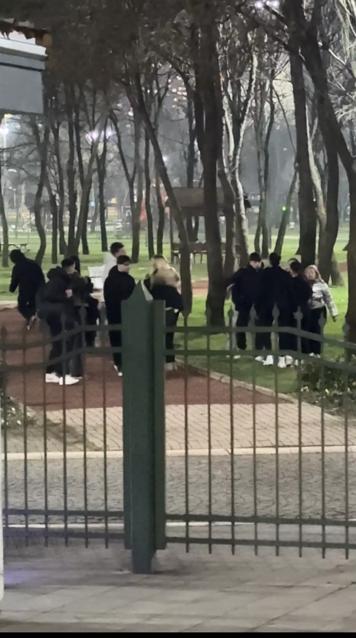 Kağıthane'de Lise Öğrencileri Arasında Şiddetli Kavga: 'Seni Mermi Manyağı Yapacağım' İddiaları