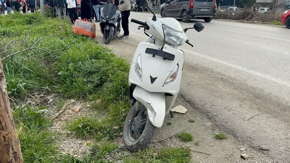 İznik'te Trafik Kazası: Motosiklet ve Kamyonet Çarpışması Sonucu İki Kişi Yaralandı