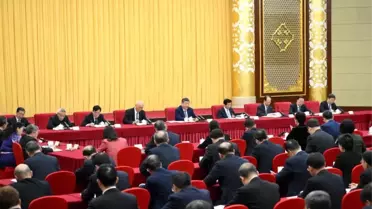 Toplantı salonunda Xi Jinping