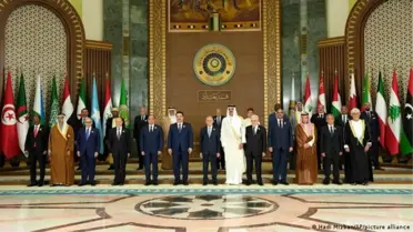 Toplantı için hazırlıklar ve Arap Birliği logosu