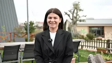 Kadın çiftçilerin modern tarım ekipmanlarıyla çalışması