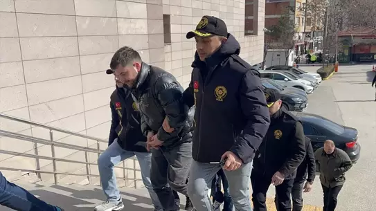 Operasyonda kullanılan ekipman ve ele geçirilen araç parçaları